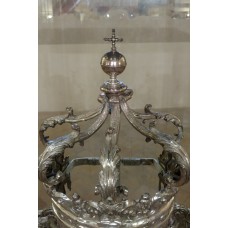 Throne, crown with cross on top of a sphere
